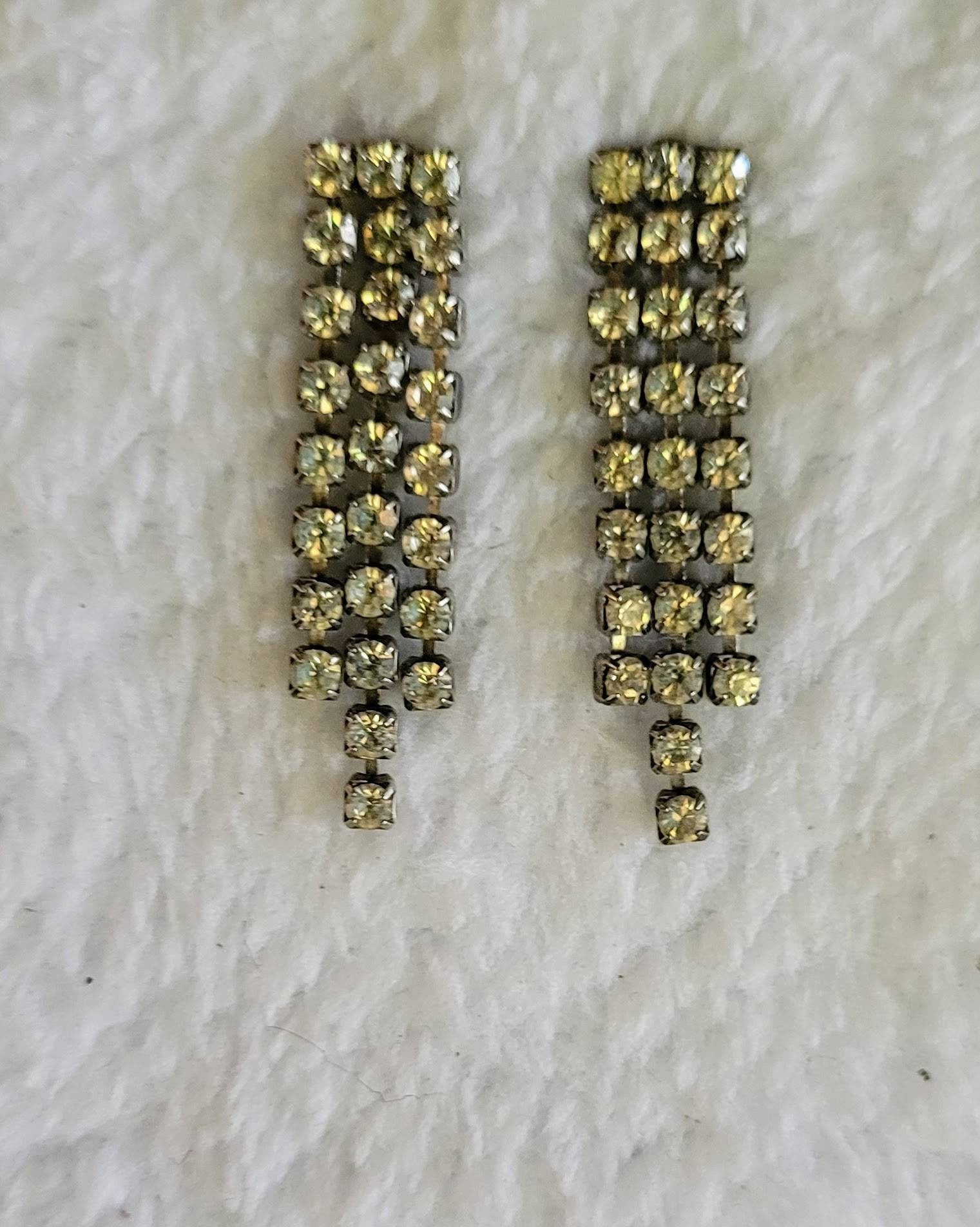 Tre Radiant Rhinestone 1950s Sparkling Earrings Dancing in the Light..!