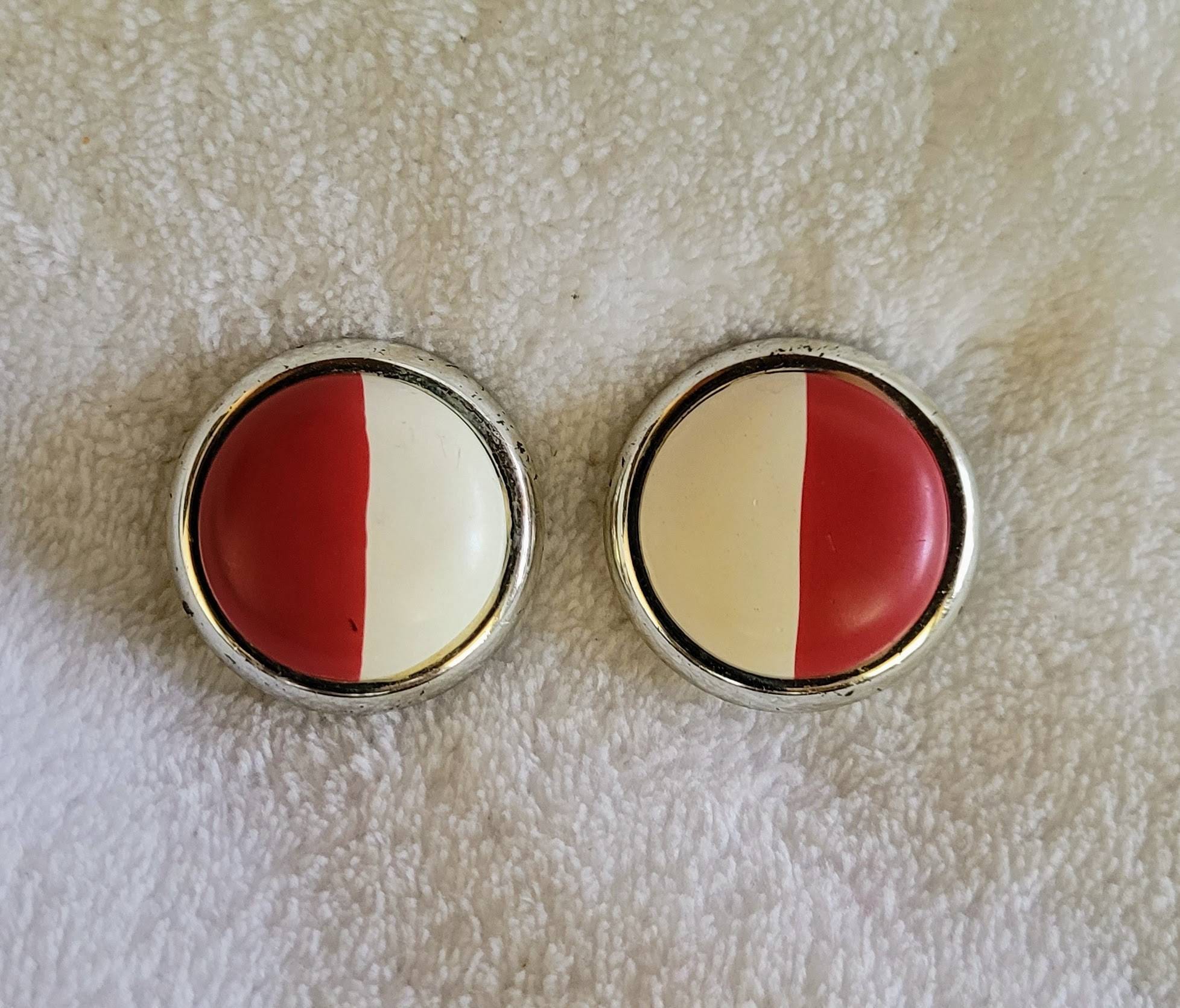 Earrings 40s 50s Reds and Whites Collection Fabulous Fashion in these Handpainted Style Right Treasures.  Set in a Silver Ring. Comfy Clips