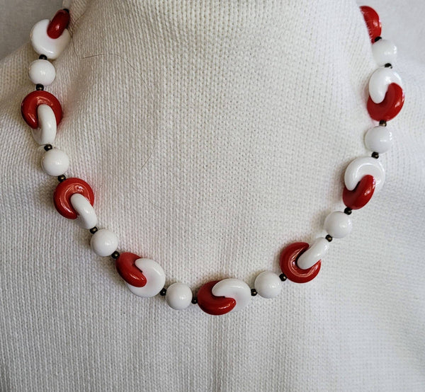 Red White Deco Like Delight Interlocking Beads on  Necklace A Fresh! Fun.!! Fabulous.!!! Swinging Sixties Special