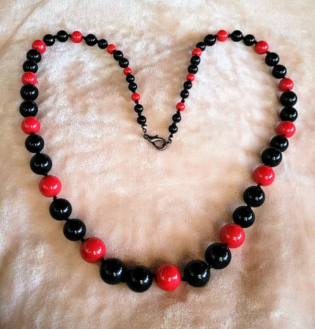 Big Beautiful Bold Eighties Extravagant..!  40" Black and Red Graduating Gumball Handtied Necklace. Fashion Fun...