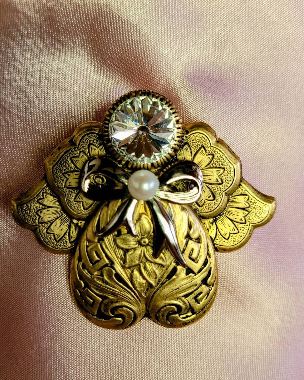 Jane's Angels 1995 Heavenly Angelic Muted Golden Detail With Big  Sparkling Crystal Pin... This Pin is aoffered as a Special Pair 2 at 50.00