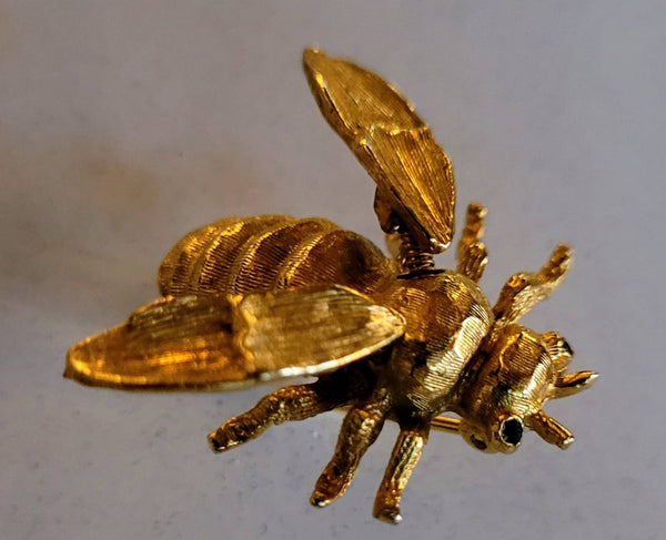 ⭐️Sold Jeanne Designer Golden Bee Trembler Pin... Incredible Detailed Nature Inspired Design It Looks Real..! The Mechanics in Moving Wings Amazing