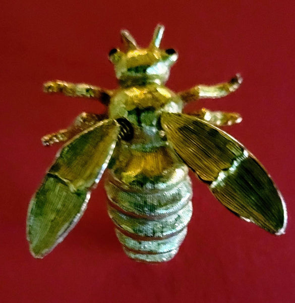 ⭐️Sold Jeanne Designer Golden Bee Trembler Pin... Incredible Detailed Nature Inspired Design It Looks Real..! The Mechanics in Moving Wings Amazing