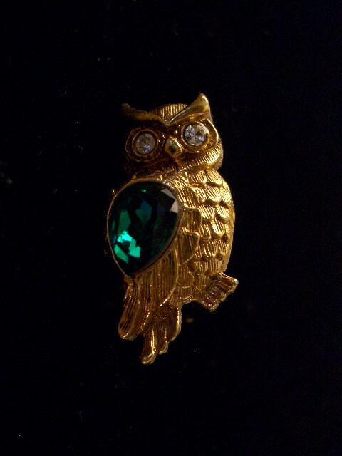 Avon Sparkling Emerald Owl Pin